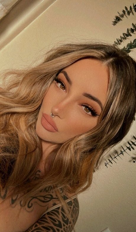 Brittany Zapata naked model images