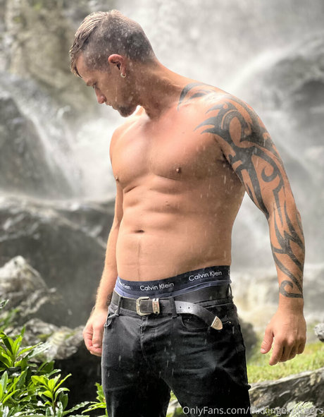 fxxkingexplorers model pornographic pic