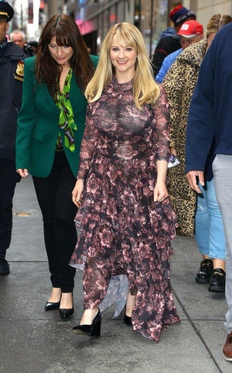 Melissa Rauch model sexy image