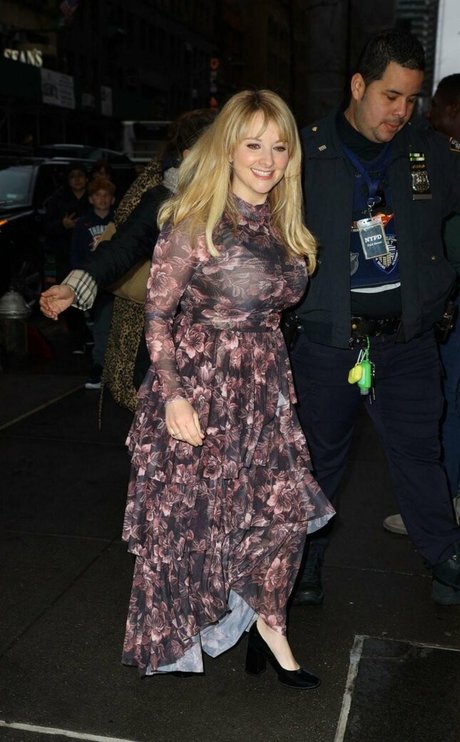 Melissa Rauch adult actress pictures