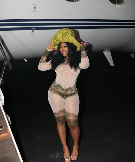 SZA naked model archive