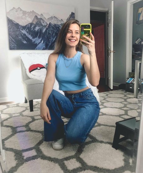 NoisyButters exclusive model image