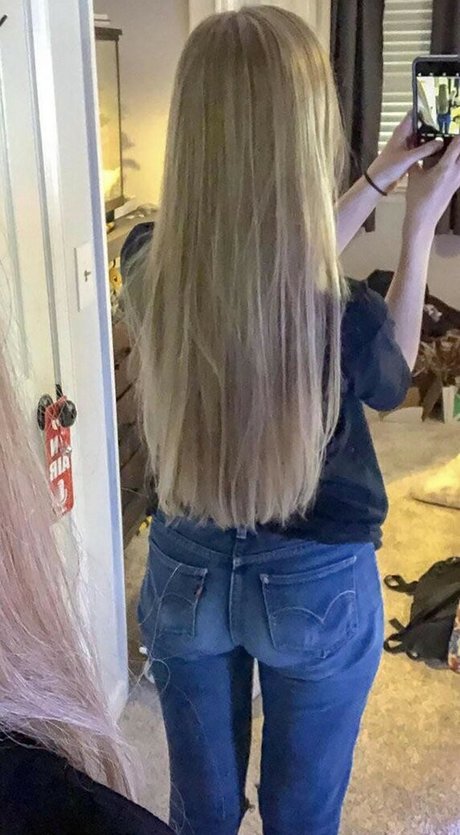 NoisyButters model exclusive pic