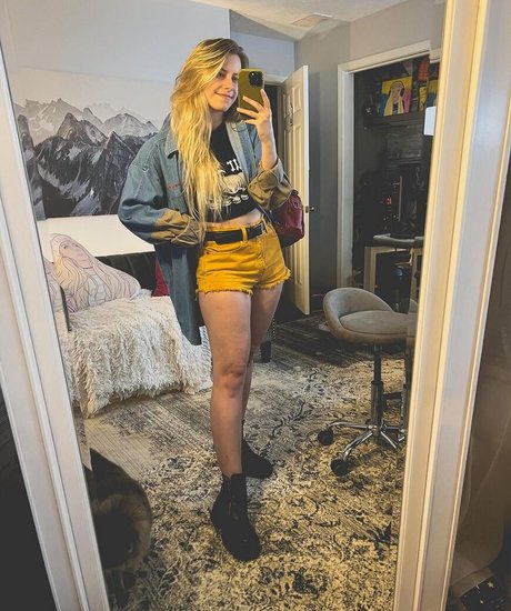 NoisyButters beautiful actress pictures