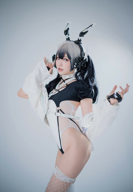 eeelyeee sex star pictures