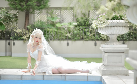 eeelyeee hot actress gallery