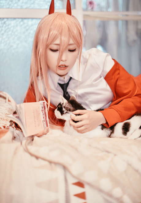 eeelyeee hot model picture