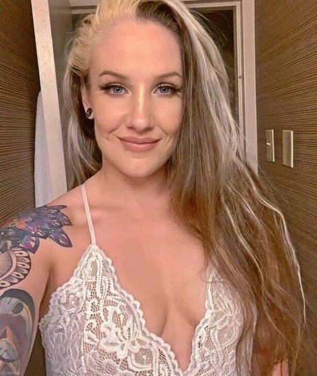 Sienna Day nude actress galleries