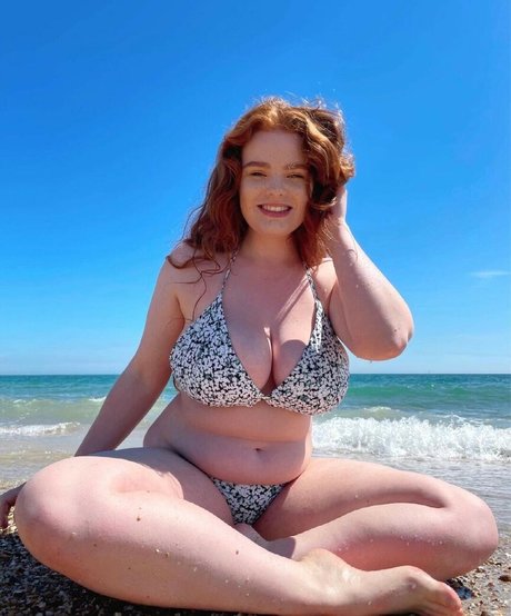 MissDeadlyRed top model pictures