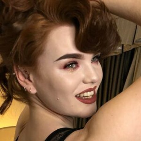 MissDeadlyRed art actress pics