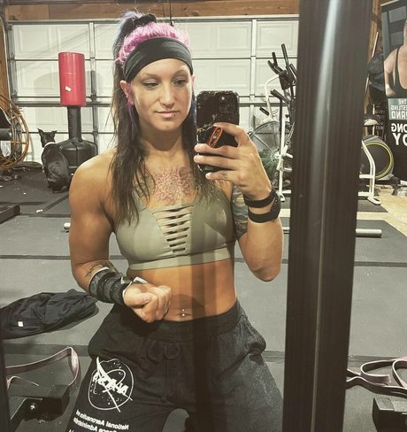 Kris Statlander porn model galleries