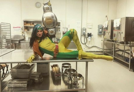 Kris Statlander model free images