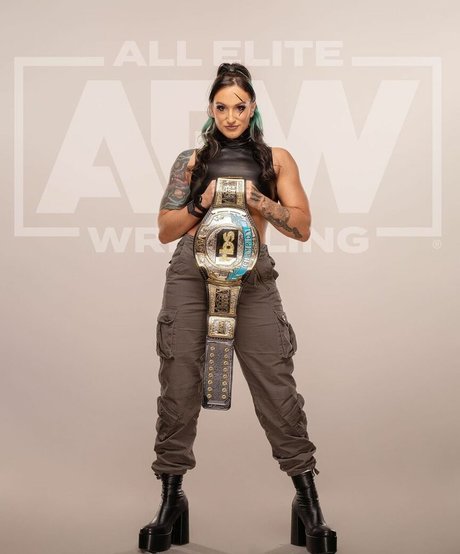 Kris Statlander hot model galleries