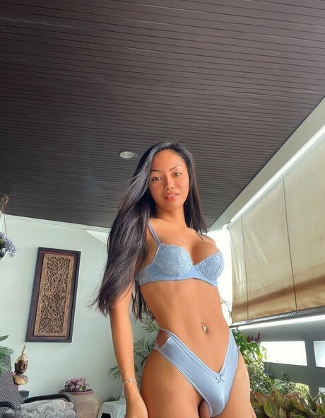 peachy lily best model img