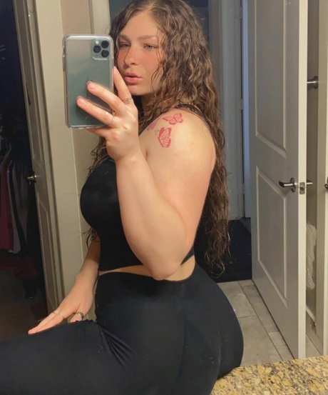 Hashemi Sisters hot actress img