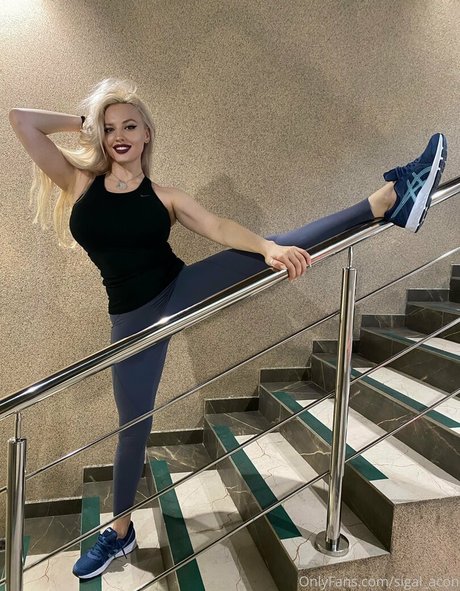 Sigal Acon model nude images