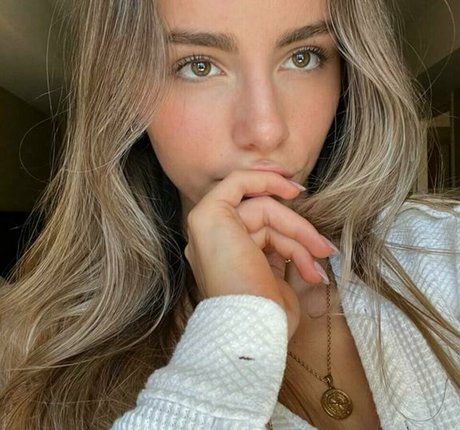 Meelah Robbins pornstar pretty archive