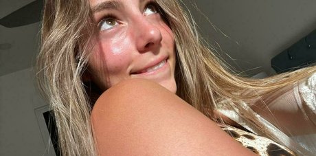 Meelah Robbins model adult image