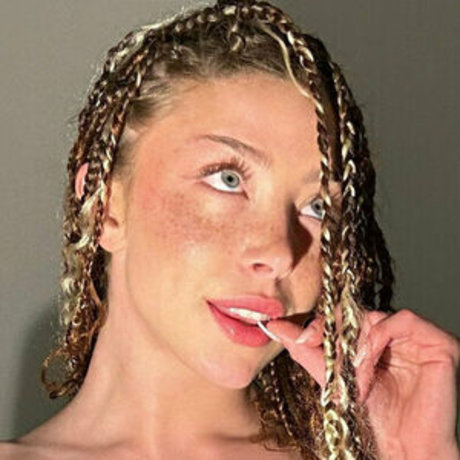 callmeslooo xxx model images