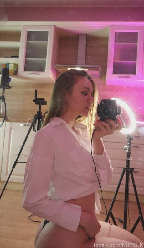 Nutsi nude star photos