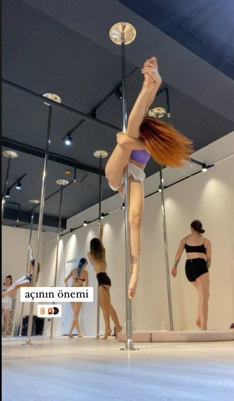 Dixowho model free pics