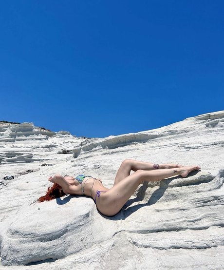 Dixowho model nice pic