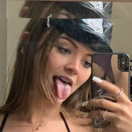 Charlotte Hanna porn model images