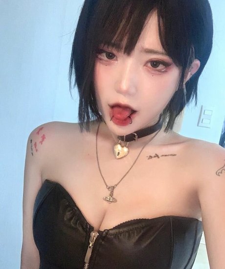 fishzombie free actress galleries