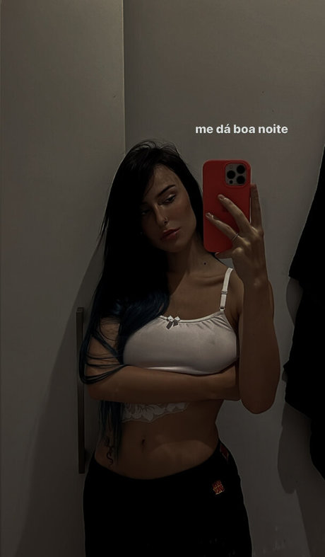 Belle Kaffer pretty model pics