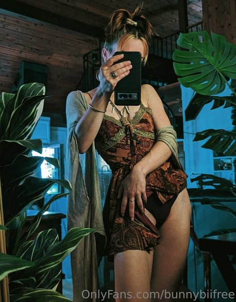 bunnybiifree nude star photos