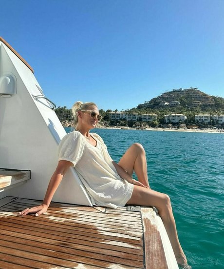 Molly Sims star best images