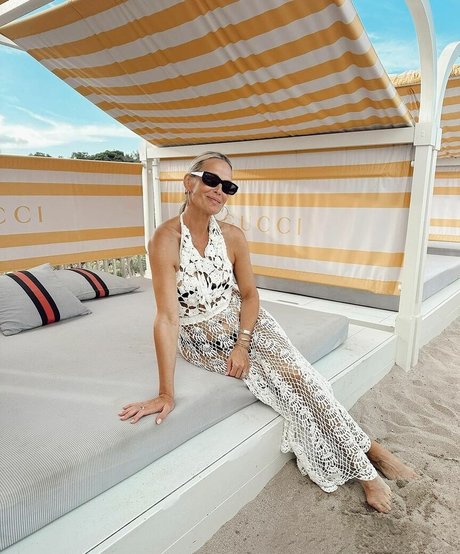 Molly Sims erotic model picture