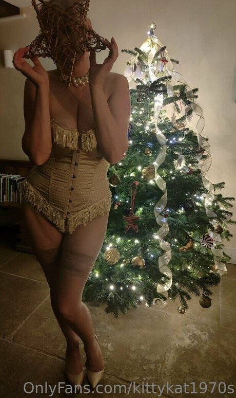 KittyKat1970s star top picture