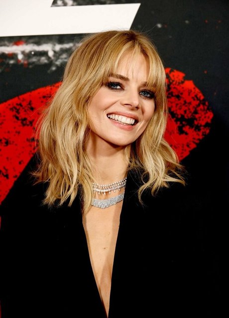 Samara Weaving pornstar nice galleries