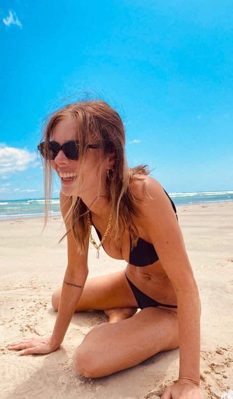 Samara Weaving model art pictures