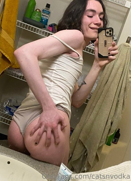catsnvodka model nudes picture