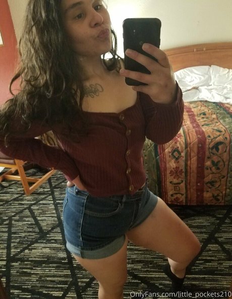 little pockets210 sexy model image