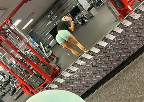 lolcaughtureye sexy actress image