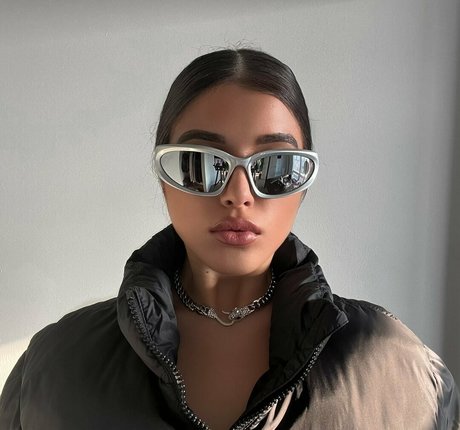 Daraanjelika nudes actress galleries