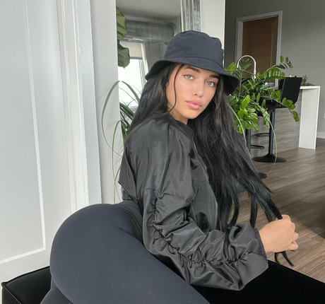 Daraanjelika model hd archive