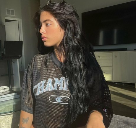 Daraanjelika pornstar naked pic