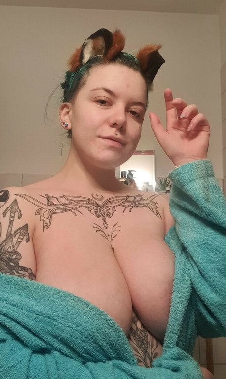 BobacoreCos star naked pic