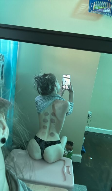 FrontDeskLady pornstar exclusive pictures