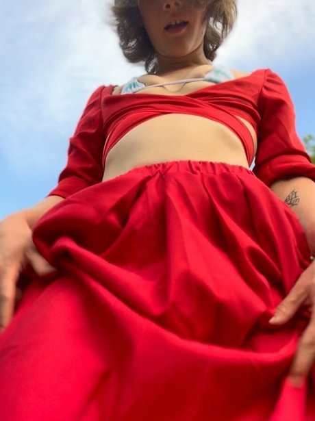 Comfy fans model pornographic image