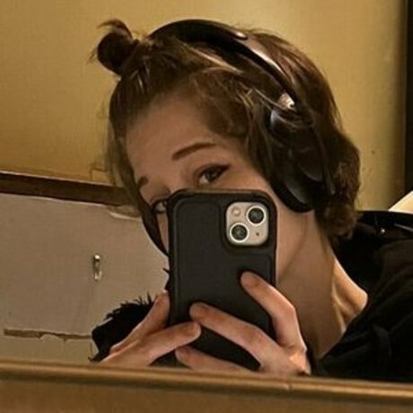 Comfy fans model nudes images