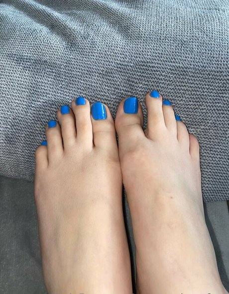 yourstrulymsfeet star photos
