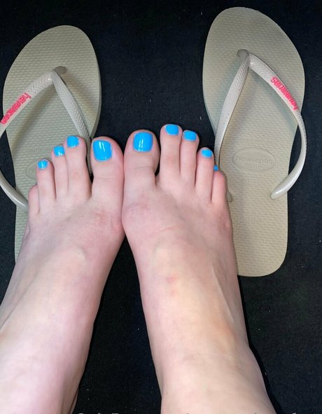 yourstrulymsfeet sexy star galleries