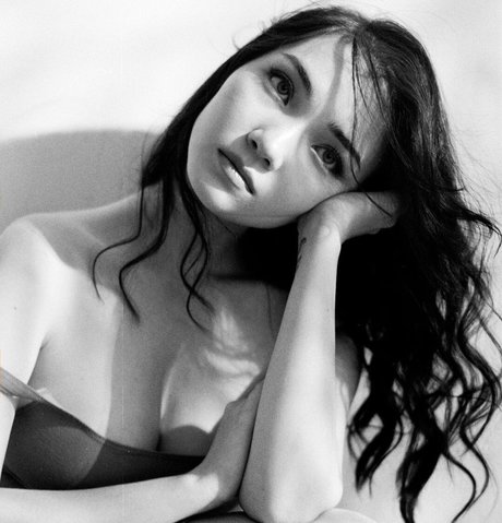 Aya Shalkar star sexy pics