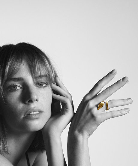 Maya Hawke pornstar img