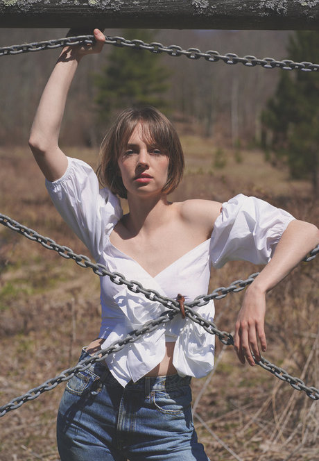 Maya Hawke erotic star image